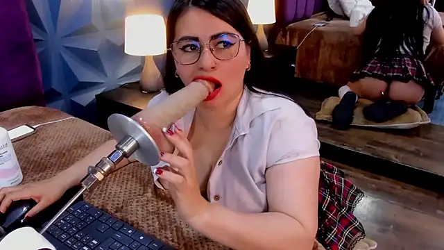 NicoleJonss online show from April 11, 3:33 am