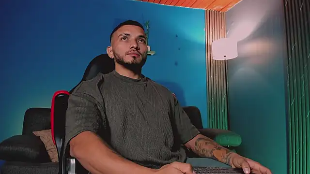 Snapshot of maximusclark1 chatting on January 8, 2:58 am maximusclark1 online show from January 8, 2:58 am