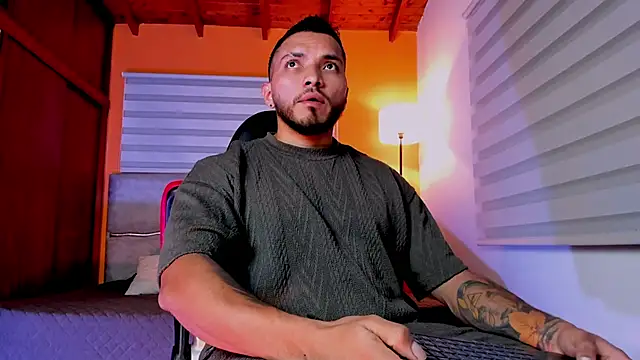 Snapshot of maximusclark1 chatting on February 23, 11:13 pm maximusclark1 online show from February 23, 11:13 pm