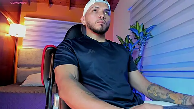 Snapshot of maximusclark1 chatting on March 4, 12:16 am maximusclark1 online show from March 4, 12:16 am