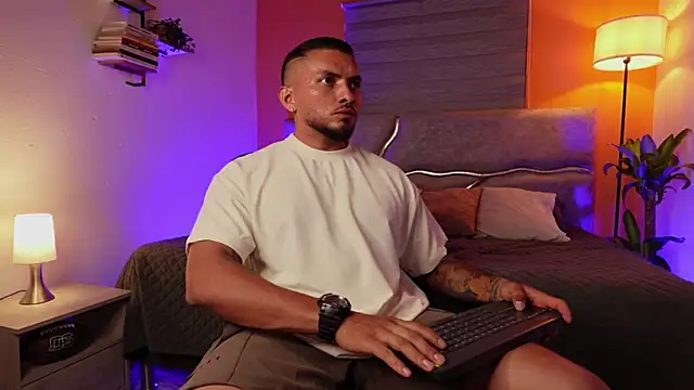 maximusclark1 online show from June 13, 2:09 am