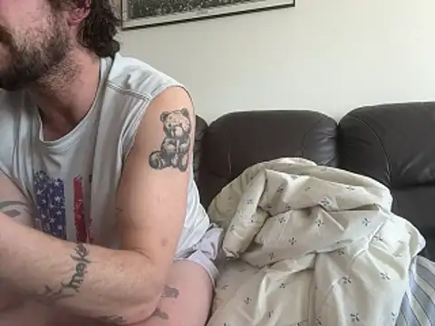 Snapshot of mackshaft4711 chatting on February 24, 2:37 pm mackshaft4711 online show from February 24, 2:37 pm