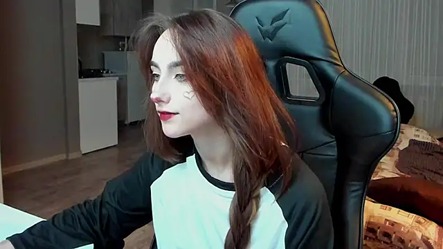 Snapshot of SilverDream chatting on February 19, 12:35 am SilverDream online show from February 19, 12:35 am