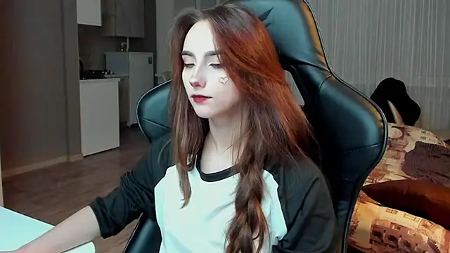 Snapshot of SilverDream chatting on February 19, 11:57 pm SilverDream online show from February 19, 11:57 pm