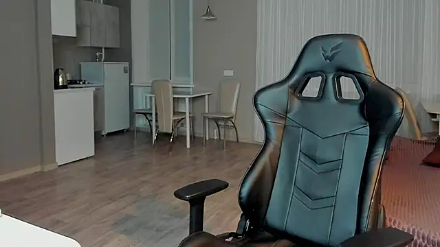 Snapshot of SilverDream chatting on February 23, 9:26 pm SilverDream online show from February 23, 9:26 pm