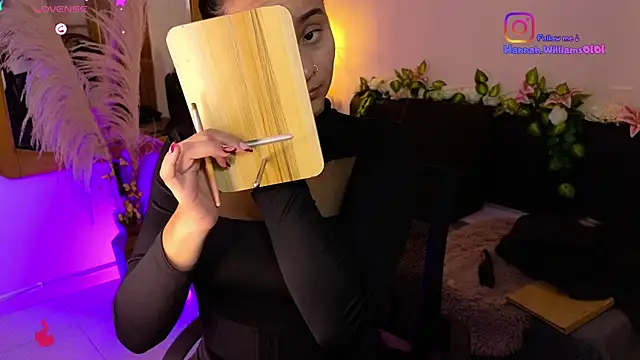 Hannah williams1 online show from December 4, 8:28 pm