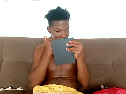 Snapshot of DalianHR33 chatting on January 16, 9:19 pm DalianHR33 online show from January 16, 9:19 pm