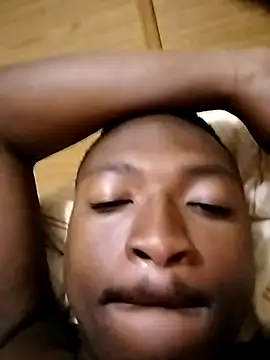 Snapshot of zipeqengeshe21 chatting on December 18, 3:04 am zipeqengeshe21 online show from December 18, 3:04 am