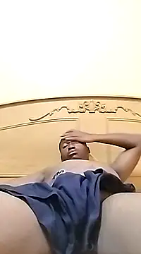 Snapshot of zipeqengeshe21 chatting on January 2, 4:41 am zipeqengeshe21 online show from January 2, 4:41 am