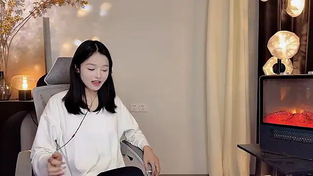 xiaodaibabyy online show from February 15, 4:12 pm