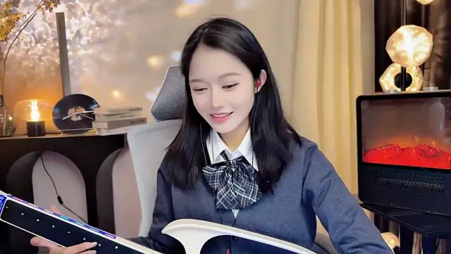 xiaodaibabyy online show from February 19, 1:28 pm