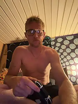 Snapshot of luv2cum7491 chatting on July 21, 1:41 am luv2cum7491 online show from July 21, 1:41 am