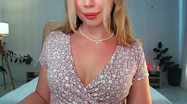 Snapshot of NaughtyNylonFeet chatting on December 27, 7:29 am NaughtyNylonFeet online show from December 27, 7:29 am