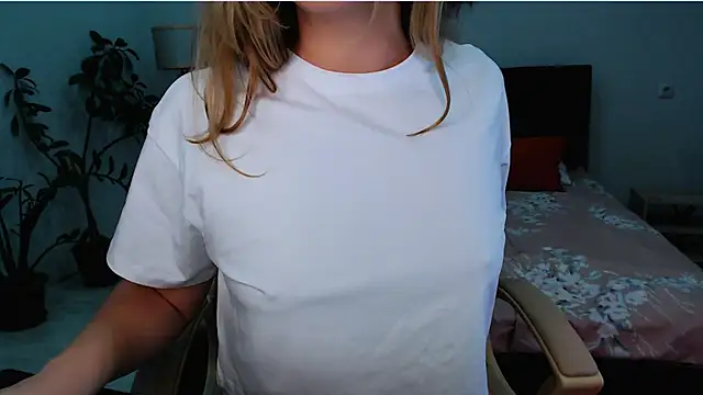 Snapshot of NaughtyNylonFeet chatting on February 5, 2:51 am NaughtyNylonFeet online show from February 5, 2:51 am