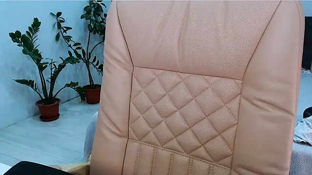 Snapshot of NaughtyNylonFeet chatting on March 21, 11:01 am NaughtyNylonFeet online show from March 21, 11:01 am