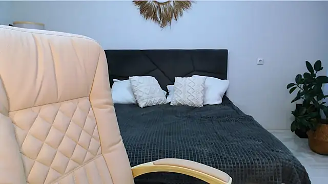 Snapshot of NaughtyNylonFeet chatting on November 14, 3:38 am NaughtyNylonFeet online show from November 14, 3:38 am