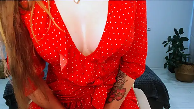 Snapshot of NaughtyNylonFeet chatting on November 15, 3:48 am NaughtyNylonFeet online show from November 15, 3:48 am