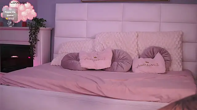 FlirtyFawn online show from December 19, 1:34 am