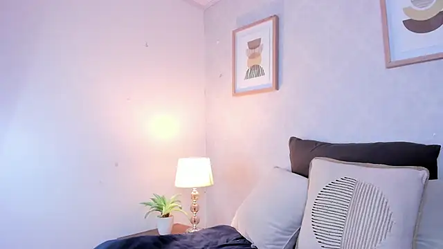 Caroline dh online show from December 17, 11:38 am