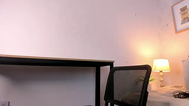 Caroline dh online show from April 6, 11:33 am