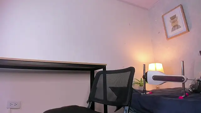 Caroline dh online show from April 14, 11:38 am