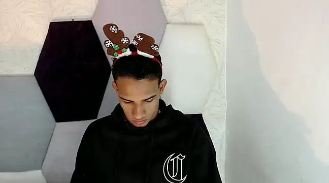 Snapshot of AbrahanBratz chatting on December 4, 11:41 am AbrahanBratz online show from December 4, 11:41 am