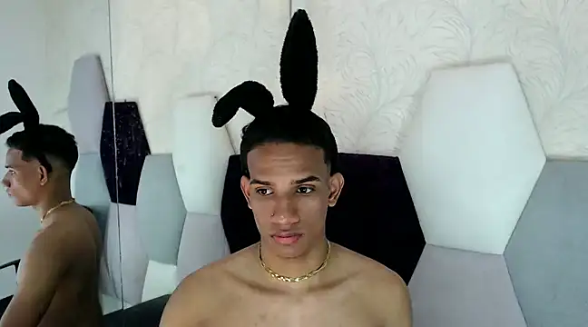 Snapshot of AbrahanBratz chatting on December 7, 4:03 pm AbrahanBratz online show from December 7, 4:03 pm