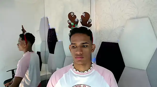 Snapshot of AbrahanBratz chatting on December 9, 2:49 pm AbrahanBratz online show from December 9, 2:49 pm