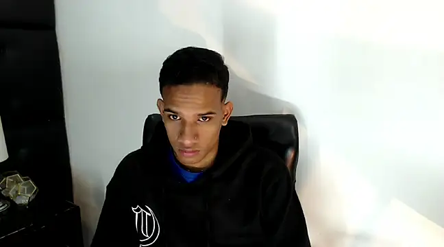 Snapshot of AbrahanBratz chatting on December 10, 11:32 am AbrahanBratz online show from December 10, 11:32 am