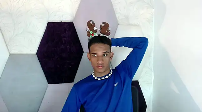 Snapshot of AbrahanBratz chatting on December 13, 6:49 pm AbrahanBratz online show from December 13, 6:49 pm