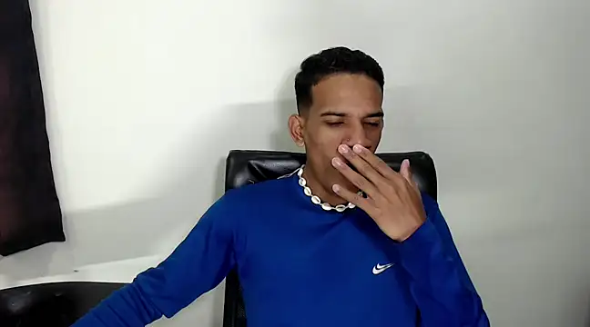 Snapshot of AbrahanBratz chatting on December 26, 11:32 am AbrahanBratz online show from December 26, 11:32 am