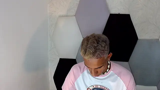 Snapshot of AbrahanBratz chatting on January 11, 3:31 pm AbrahanBratz online show from January 11, 3:31 pm