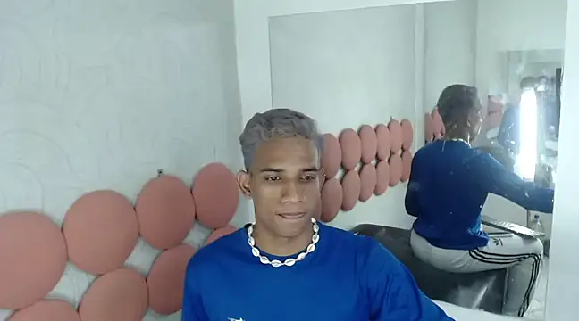 Snapshot of AbrahanBratz chatting on January 13, 11:38 pm AbrahanBratz online show from January 13, 11:38 pm