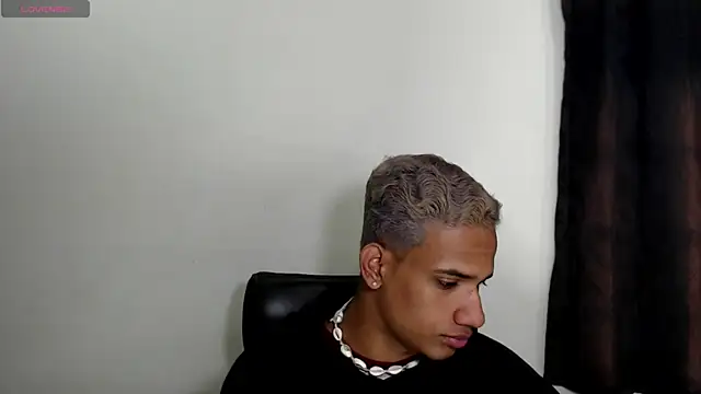 Snapshot of AbrahanBratz chatting on January 16, 11:37 am AbrahanBratz online show from January 16, 11:37 am