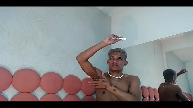 Snapshot of AbrahanBratz chatting on January 17, 10:34 pm AbrahanBratz online show from January 17, 10:34 pm