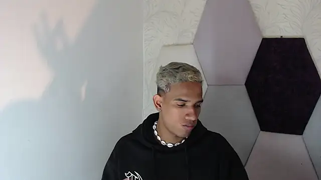 Snapshot of AbrahanBratz chatting on January 30, 2:58 pm AbrahanBratz online show from January 30, 2:58 pm