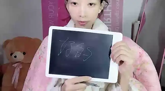Snapshot of Lili-2 chatting on December 10, 8:49 pm Lili-2 online show from December 10, 8:49 pm