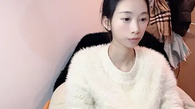 Snapshot of Lili-2 chatting on January 10, 11:43 am Lili-2 online show from January 10, 11:43 am