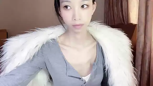 Snapshot of Lili-2 chatting on February 27, 5:34 am Lili-2 online show from February 27, 5:34 am