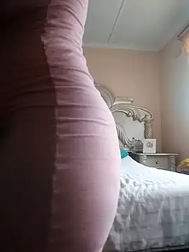 Feathergal69  online show from September 20, 1:12 pm