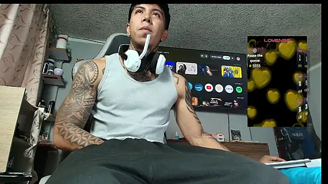 Nickhot0609 online show from February 20, 10:43 pm