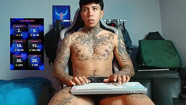 Snapshot of Nickhot0609 chatting on March 21, 9:36 am Nickhot0609 online show from March 21, 9:36 am