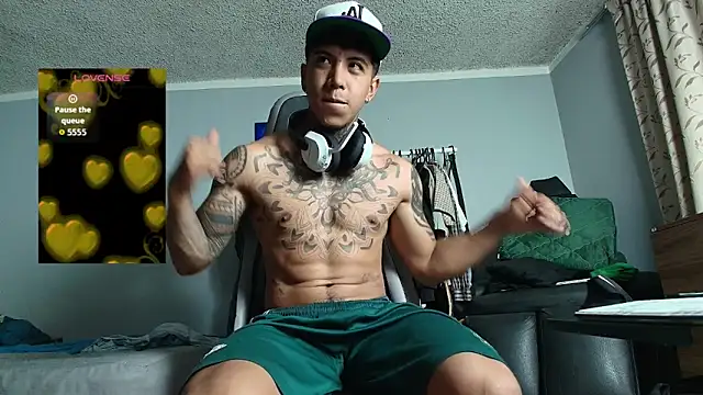 Snapshot of Nickhot0609 chatting on March 31, 10:48 am Nickhot0609 online show from March 31, 10:48 am