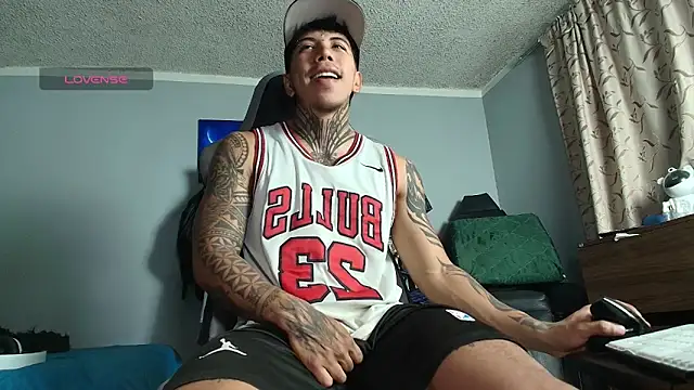 Snapshot of Nickhot0609 chatting on April 15, 3:46 am Nickhot0609 online show from April 15, 3:46 am