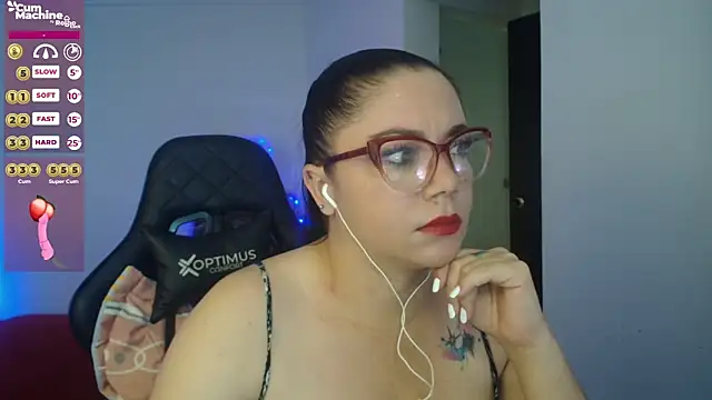 Snapshot of Madame_Shein_ chatting on December 4, 10:19 pm Madame Shein  online show from December 4, 10:19 pm