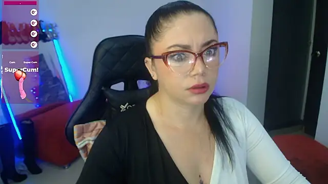 Snapshot of Madame_Shein_ chatting on December 6, 9:21 am Madame Shein  online show from December 6, 9:21 am