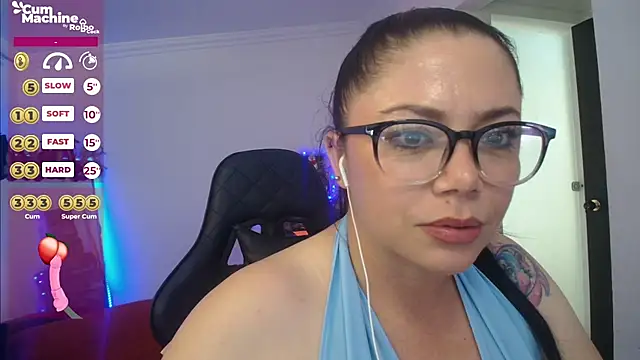 Snapshot of Madame_Shein_ chatting on December 9, 4:47 pm Madame Shein  online show from December 9, 4:47 pm
