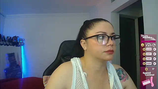Snapshot of Madame_Shein_ chatting on December 11, 9:30 am Madame Shein  online show from December 11, 9:30 am