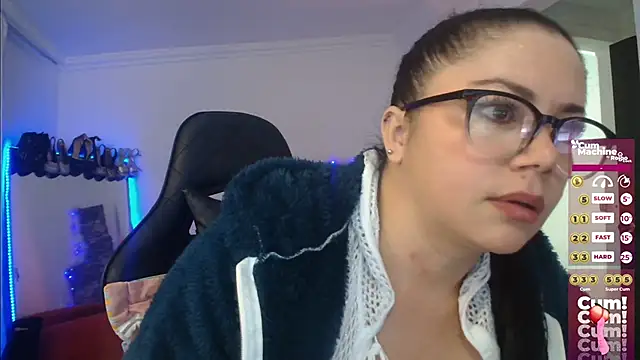 Snapshot of Madame_Shein_ chatting on December 11, 12:34 pm Madame Shein  online show from December 11, 12:34 pm