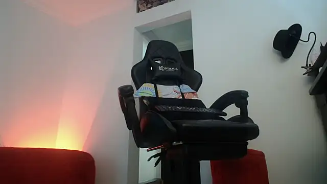 Snapshot of Madame_Shein_ chatting on February 28, 3:37 pm Madame Shein  online show from February 28, 3:37 pm